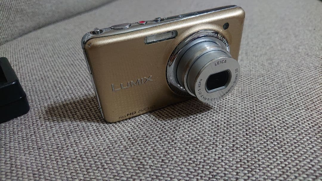 パナソニックLumix デジカメDMC -FX77