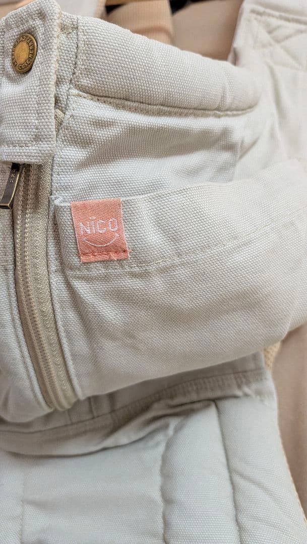 キューズベリー ニコ サンドベージュ 抱っこ紐 - メルカリ