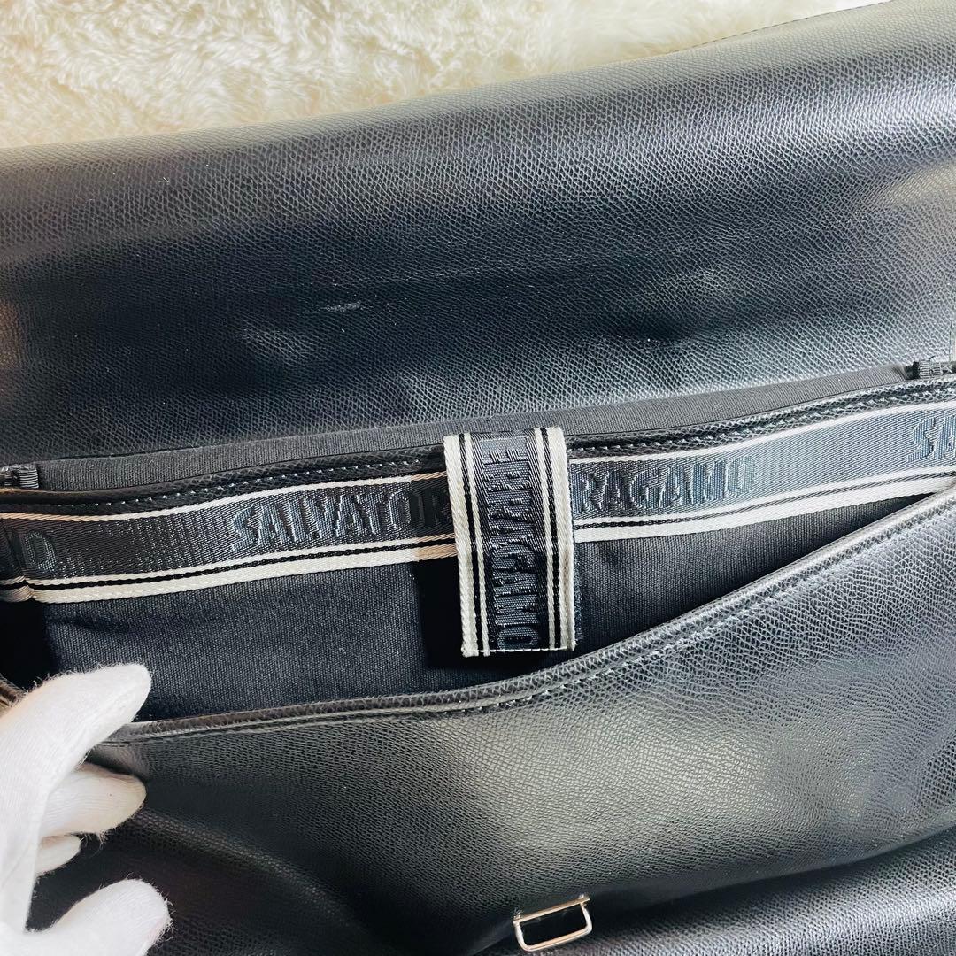 《美品》Salvatore Ferragamoレザー 2WAY ビジネスバッグ
