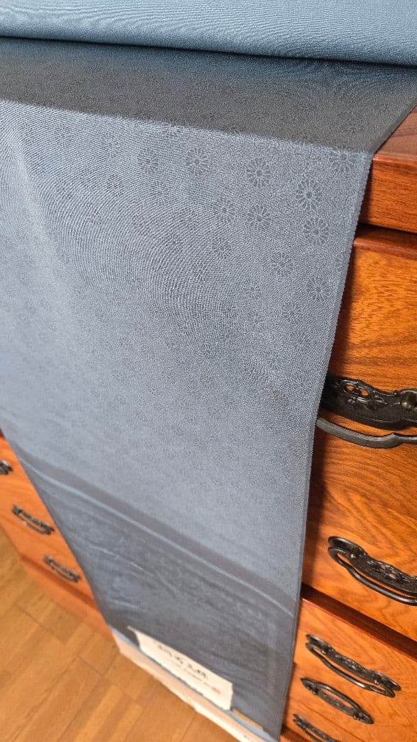 人間国宝 六谷梅軒 桐菊文様 小紋 着物 浜ちりめん まるまん光彩