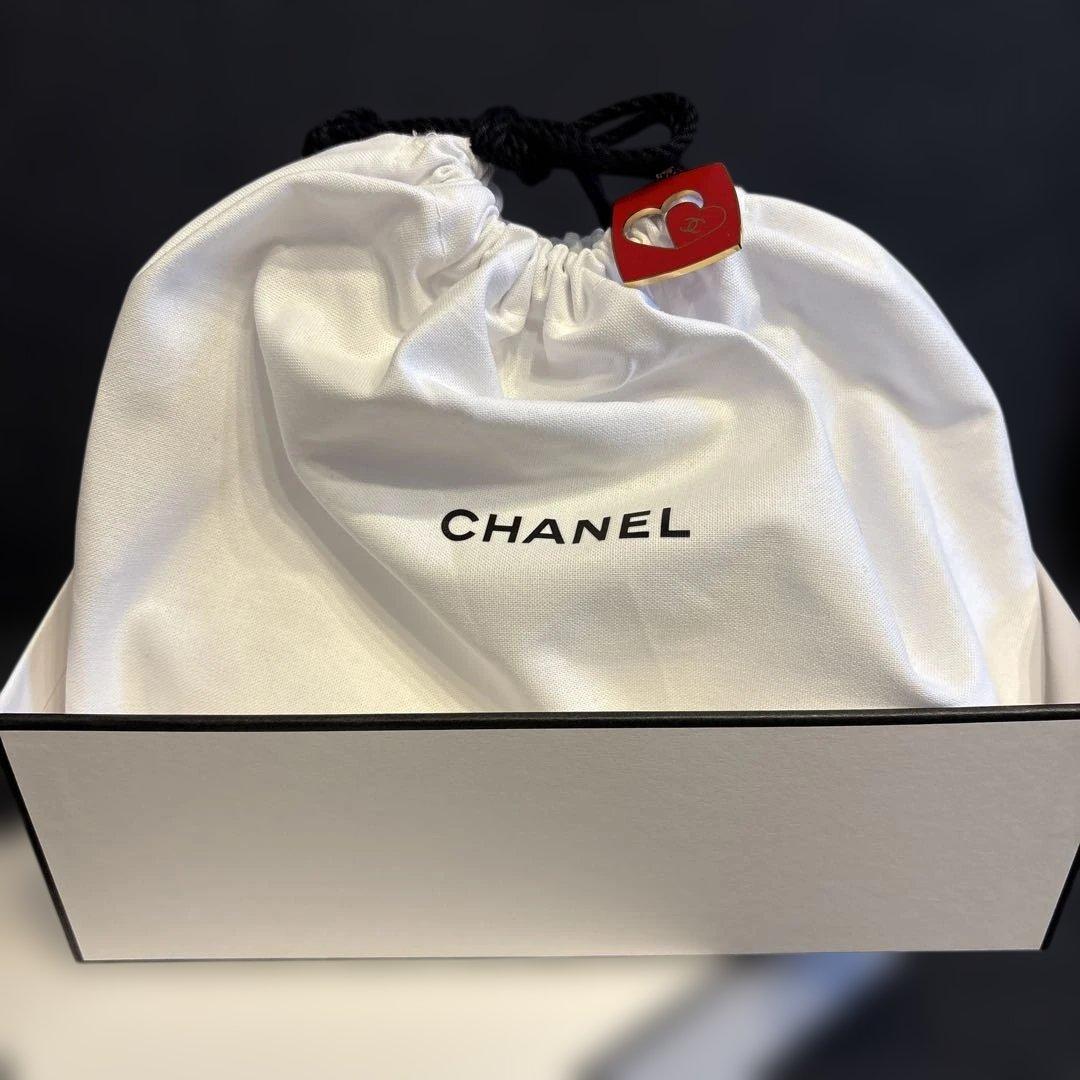 シャネル ラ クレーム マン デニム ハンドクリーム チャーム付き