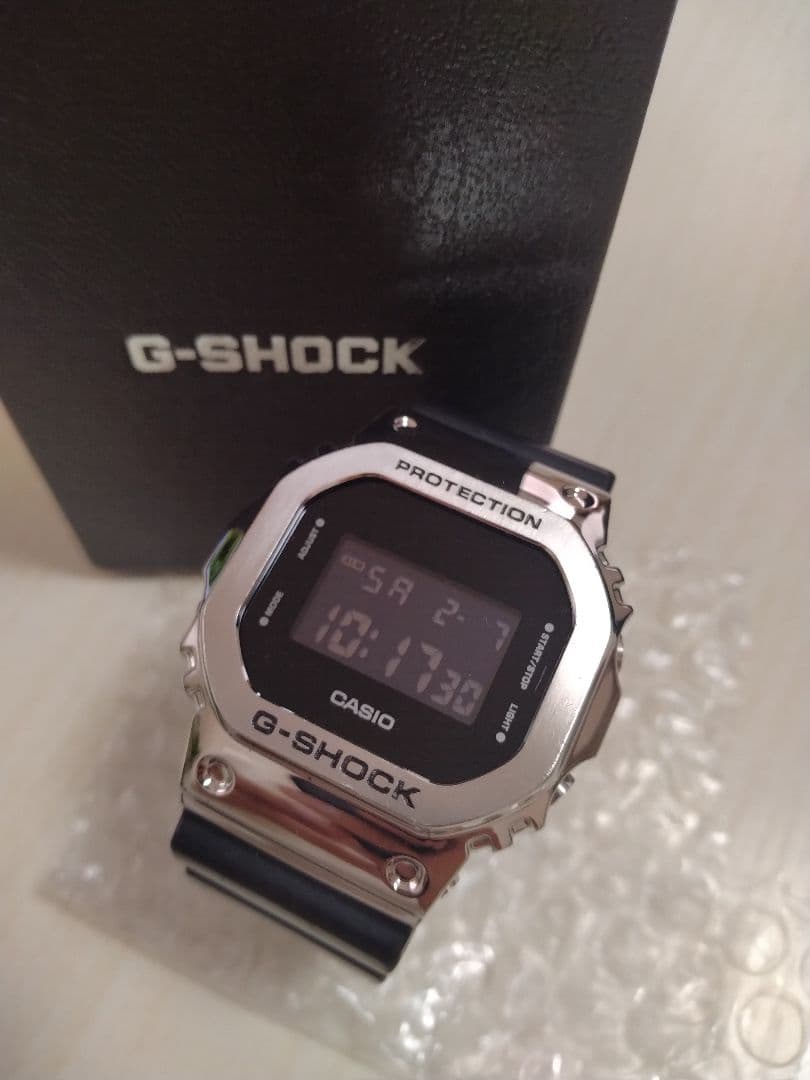 （77）G-SHOCK ジーショック GM-5600　デジタルシルバー G-Shock GM5600 G-Steel Digital Metallic Silver | Watches.com