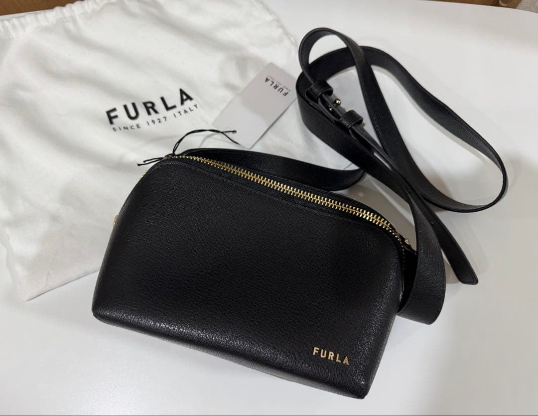 【新品未使用】FURLA ボディバッグ ブラック WE00197 袋付き FURLA（フルラ） ロゴ ボディバッグ ショルダー バッグ レザー