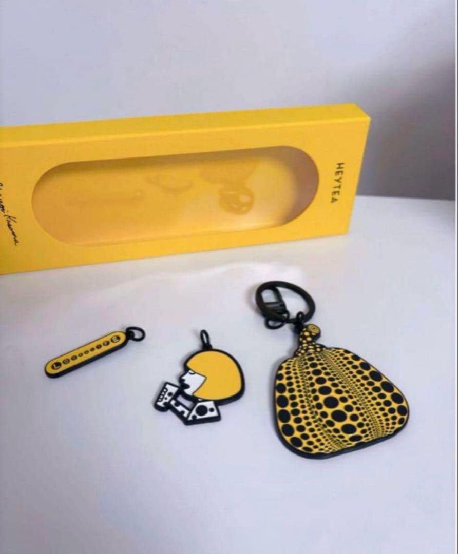 草間弥生キーホルダー 中国限定 新品未使用品 - メルカリ