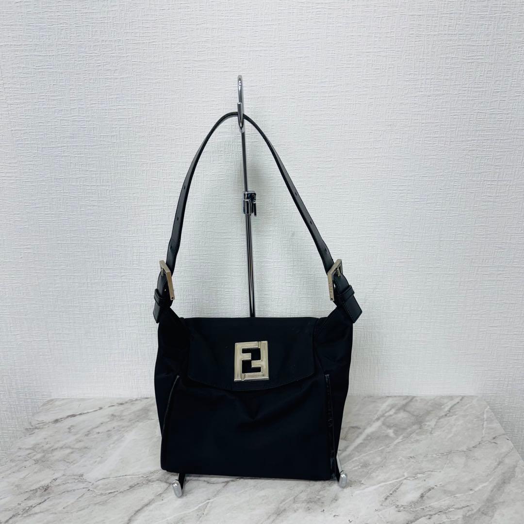 ✨FENDI✨フェンディ✨FF金具✨ナイロン✨ブラック✨ハンドバッグ✨ FENDI フェンディ FENDI ロゴ ナイロン ミニバッグ ハンドバッグ