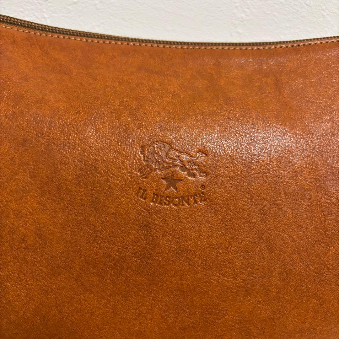 イルビゾンテ レザーショルダーバッグ 本革 ハーフムーン キャメル 型押し