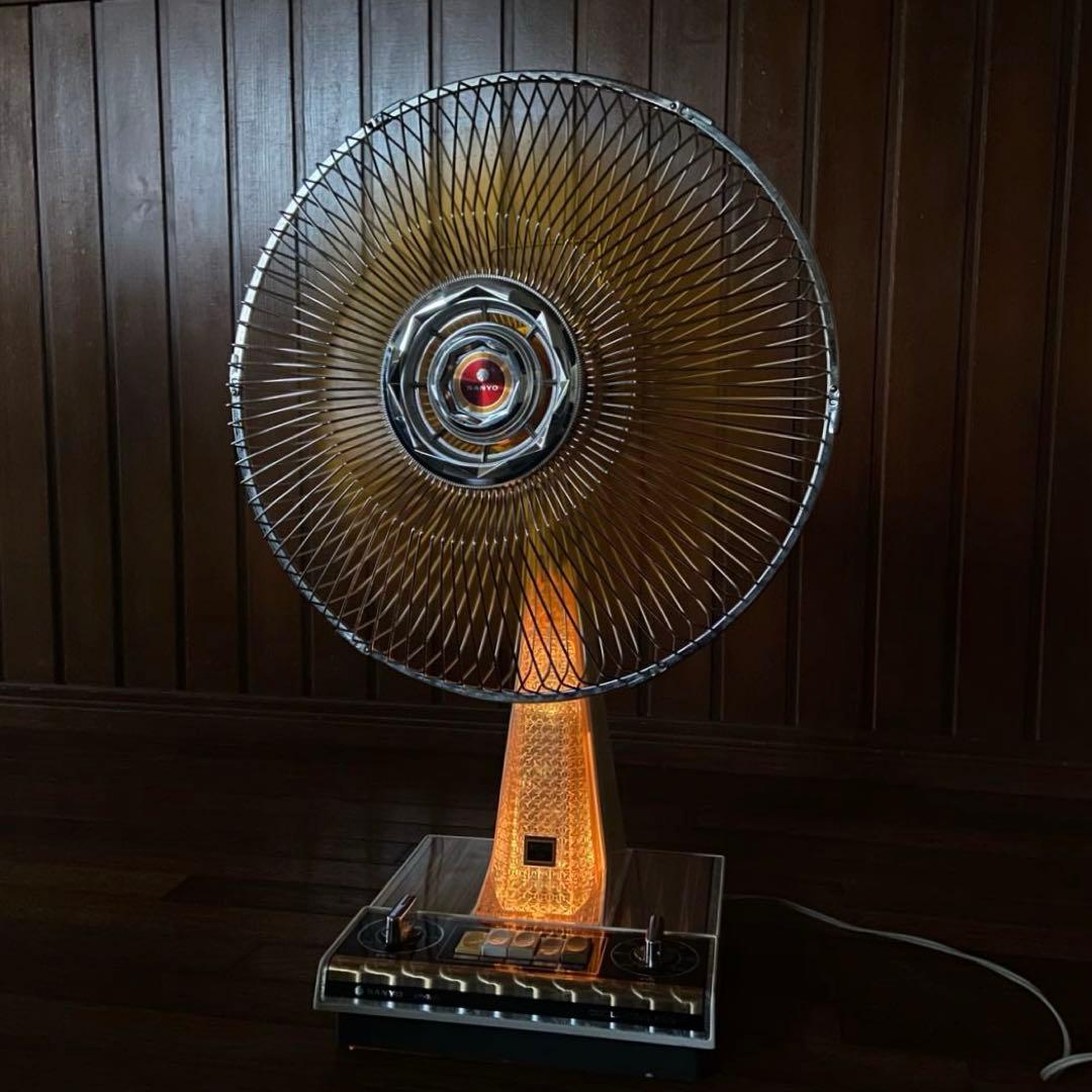 昭和レトロ　扇風機　ライト点灯します　希少　レトロポップ　美品　オレンジ 昭和レトロ オレンジ 小型扇風機 送料込 - メルカリ