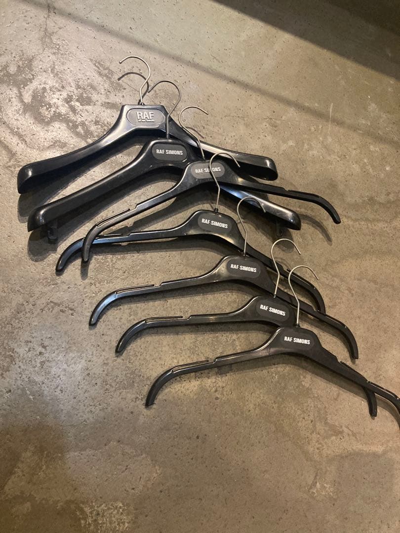 RAF SIMONS ラブシモンズ 美品 ハンガー 7本セット+2本の通販はau PAY
