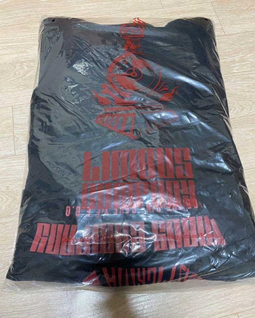 リンバスカンパニー パーカー バッチ3枚付き - メルカリ