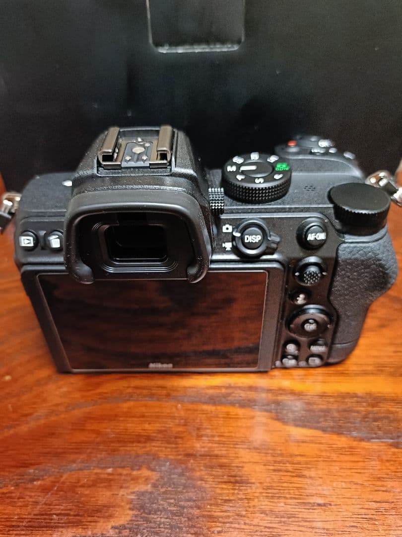 Nikon Z5 ミラーレス一眼カメラ ショット数3500弱（ガイド本付き）