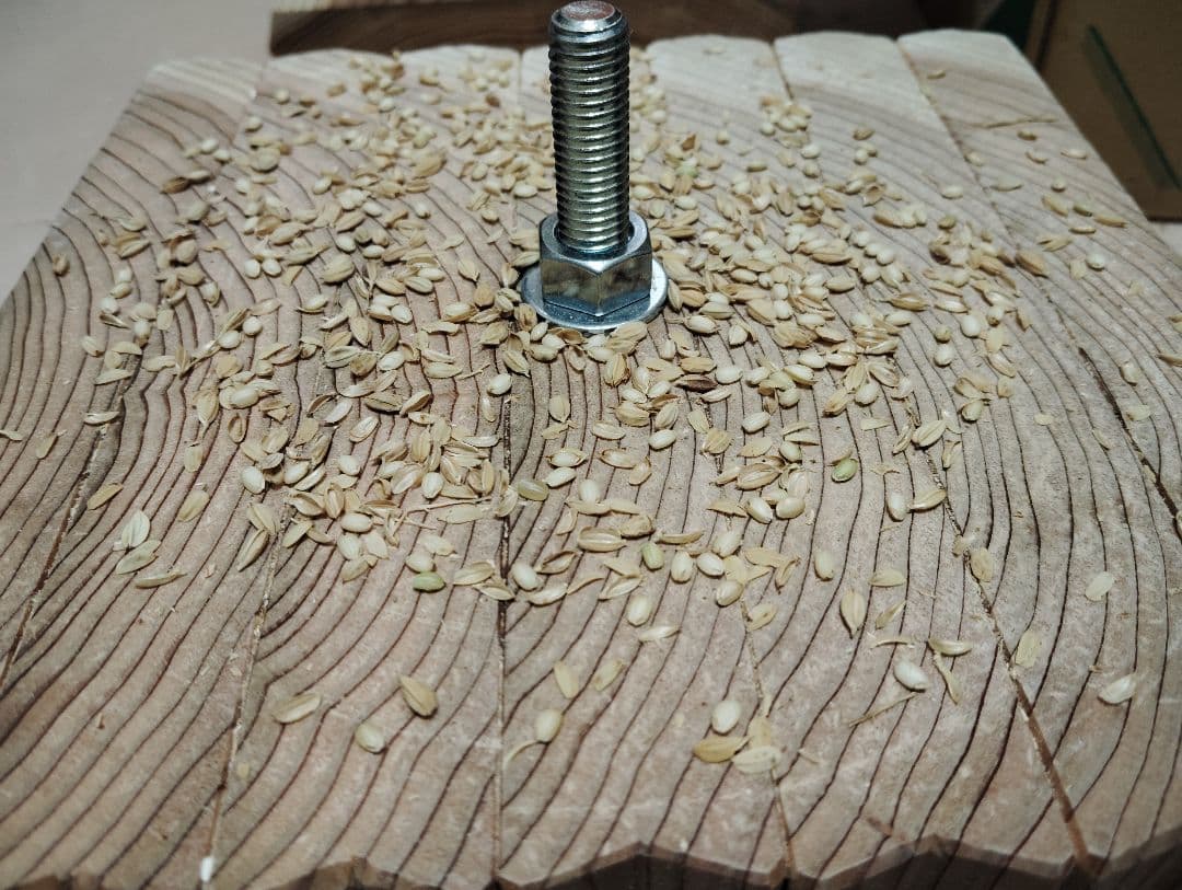 回転式籾擦り機(軽量小型 回転軸ボルト、上部投入タイプ) - その他販売 中