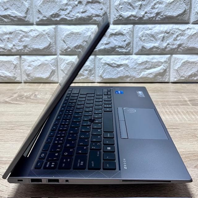 《極美品級》モバイルワークステーション！HP ZBook Firefly G8