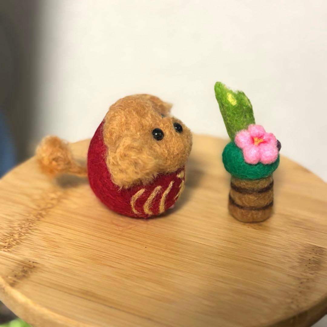 羊毛フェルト トイプードル紅白だるま 門松2個付き - メルカリ