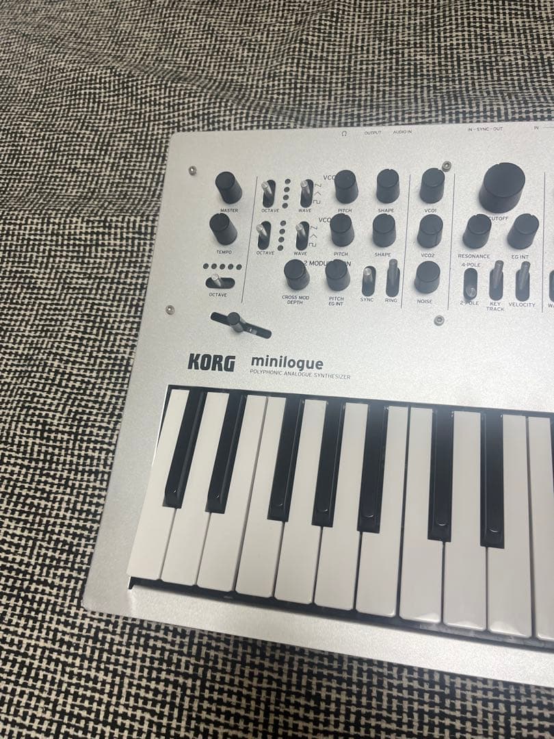 KORG minilogue アナログシンセサイザー 37鍵 シルバー