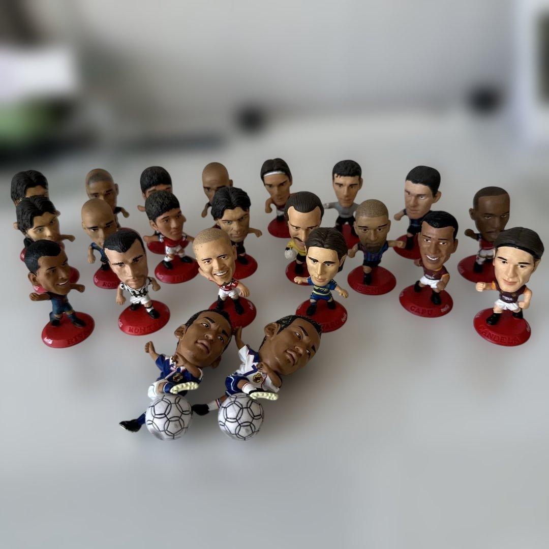 コカコーラ サッカー選手フィギュア 22体セット - メルカリ