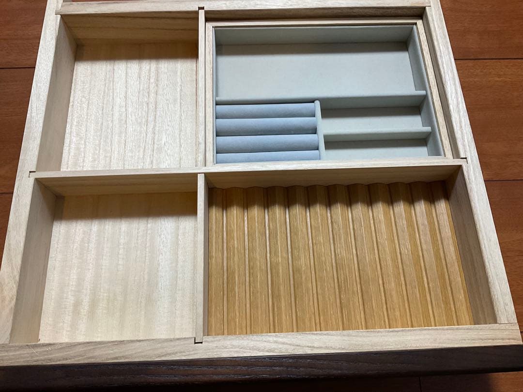 カリモク 三面鏡 鏡台 ドレッサー 収納多 送料込/たのめる便 - メルカリ