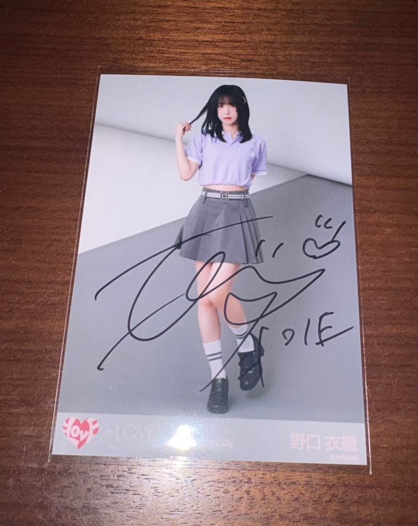 し*ん様 ポロシャツ 生写真 野口衣織 ヒキ 直筆 LOVE イコラブ 野口衣織 生写真 ポロシャツ - メルカリ
