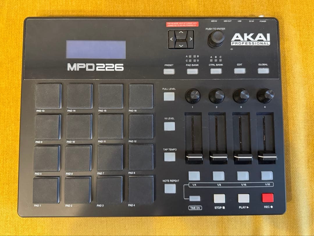 AKAI MPD226 MIDIコントローラー mpc Akai Professional MPD226 Pad Controller | Guitar Center