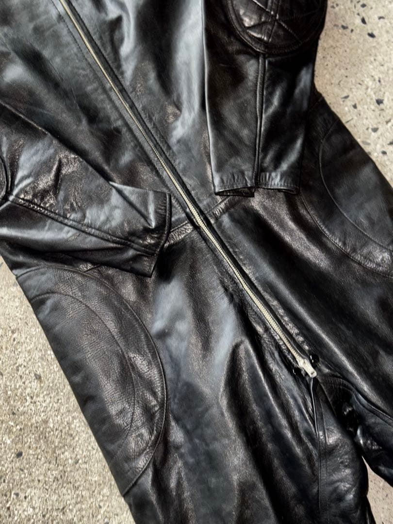 ブラックレザー バイクツナギ 膝パッド付き 革ツナギ レザースーツ
