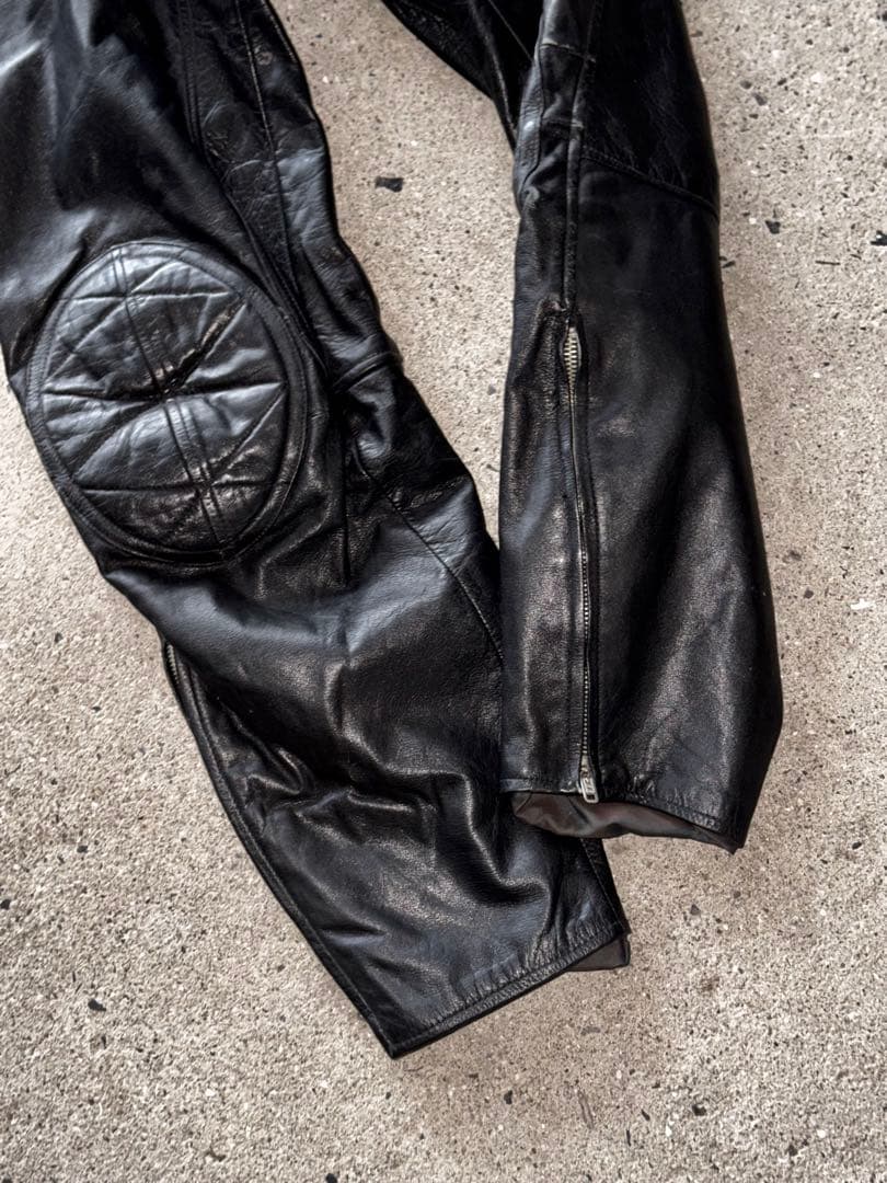 ブラックレザー バイクツナギ 膝パッド付き 革ツナギ レザースーツ