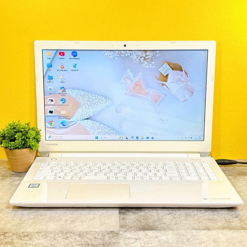 おしゃれなホワイト❣新品SSDで快適✨カメラ付き 薄型ノートパソコン Win11 おしゃれホワイト❣新品SSDで快適✨薄型ノートパソコン カメラ