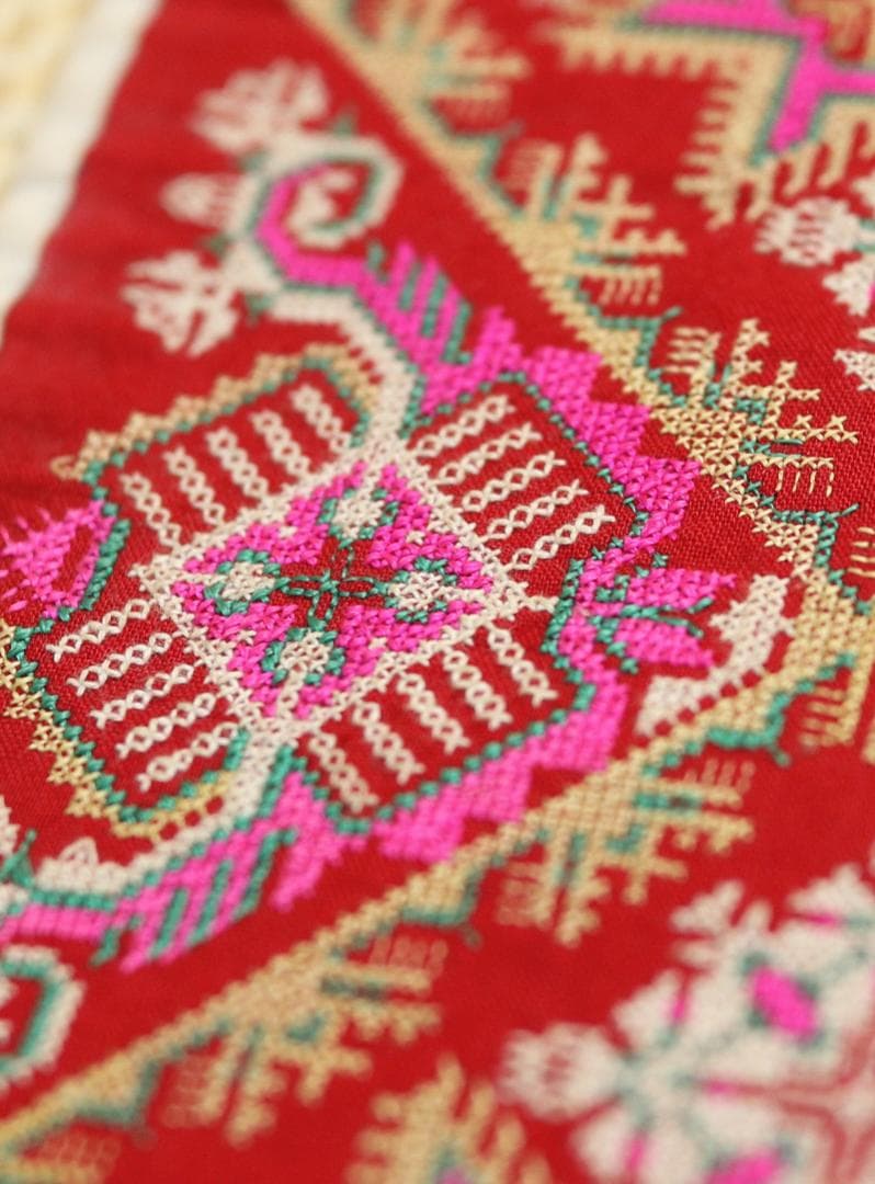 ミャオ族 伝統挑花刺繍 太陽生長紋×花樹文様 手仕事 アンティーク古布