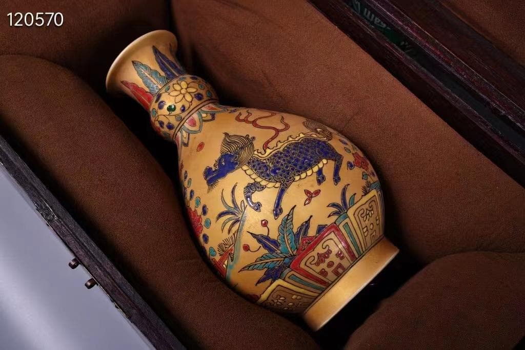 中国古美術・純手描き金陶花瓶・大明成化紋・箱付き・稀有品・ 置物