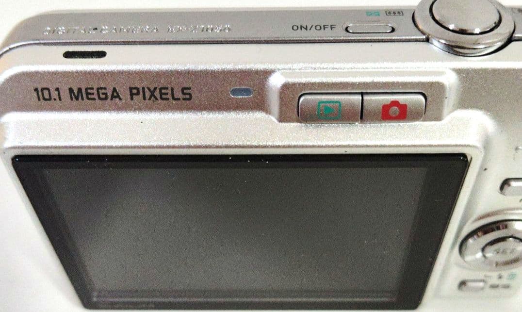 CASIO EXILIM 10.1メガピクセル コンパクトデジタルカメラ - メルカリ