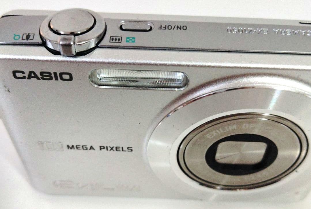 CASIO EXILIM 10.1メガピクセル コンパクトデジタルカメラ - メルカリ