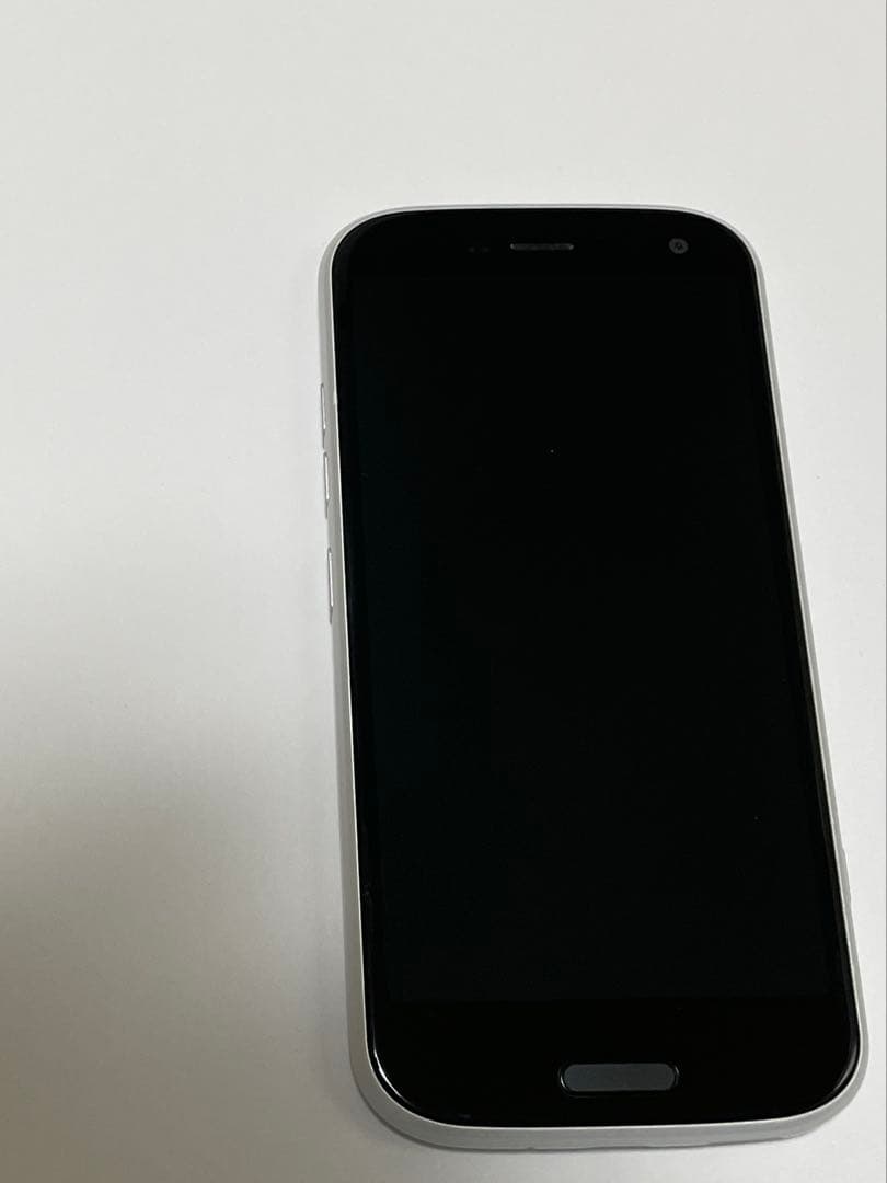 docomoらくらくスマートフォン F-52B シルバー ムスビー｜【モバイルBOX】新品同様品 docomo らくらくスマートフォン