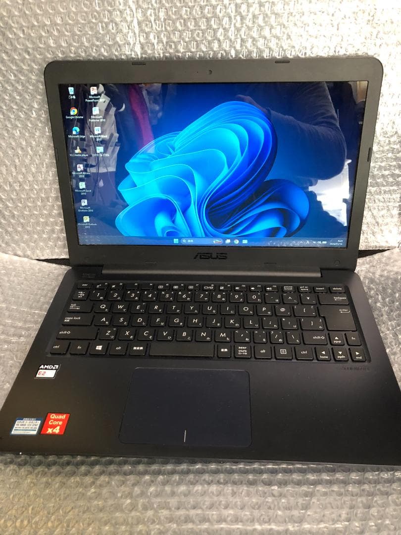 ASUS E14 E402WA-GA002T・SSD-240GB増設済・2018 ノートパソコン E402WAGA002T [14.0型 /AMD Eシリーズ /eMMC：32GB