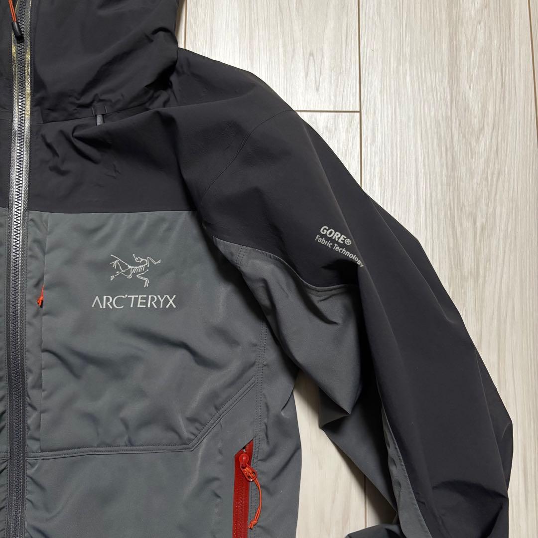 アークテリクス アルファコンプ メンズS グレー ナイロン ゴアテックス