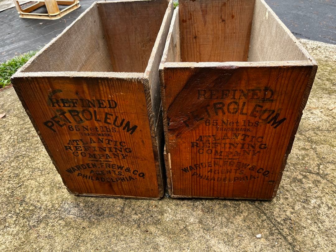 アメリカの古い石油会社のロゴ入り　木箱2個 アメリカの古い石油会社のロゴ入り 木箱2個