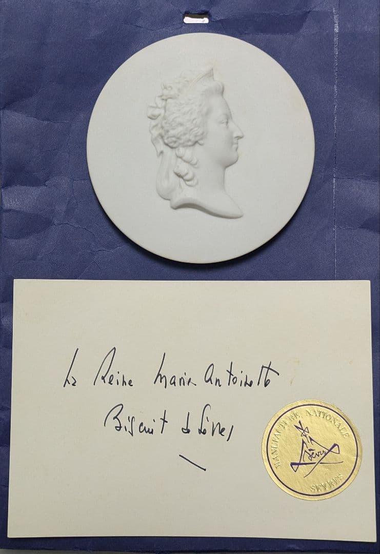 n*1様 マリー・アントワネット・セーヴルの肖像画のメダリオン陶器製