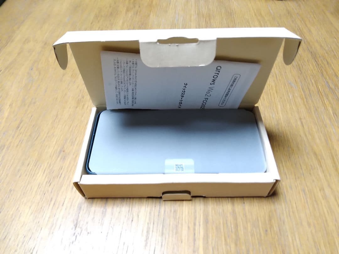 現行新古 arrows We2 au ネイビーグリーン FCNT SIMフリー arrows 【 SIMフリー品】新品未使用 SIMフリー品 We2 FCG02 ネイビー