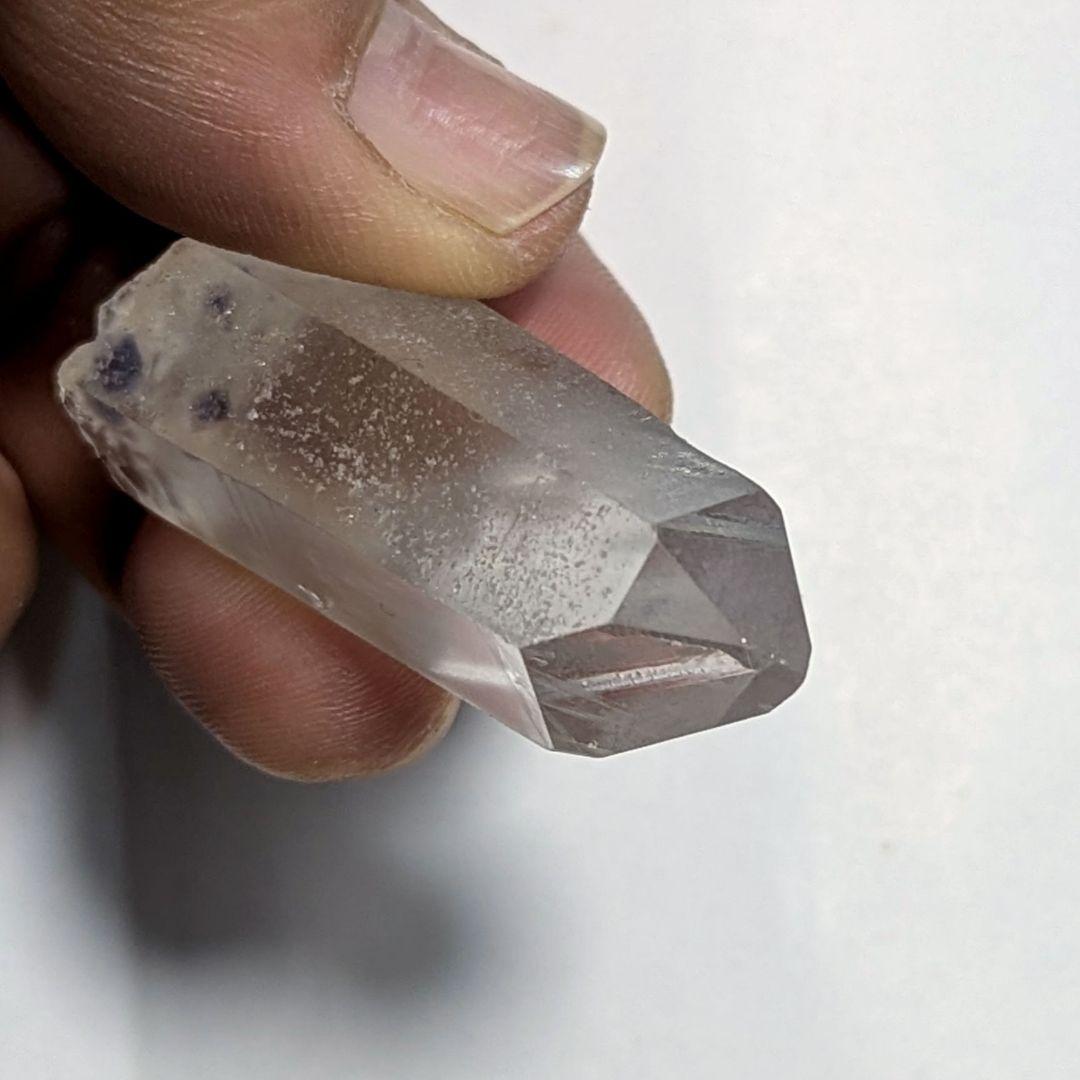 希少☆ブルーフローライト in クォーツ 原石 蛍石入り水晶 - メルカリ