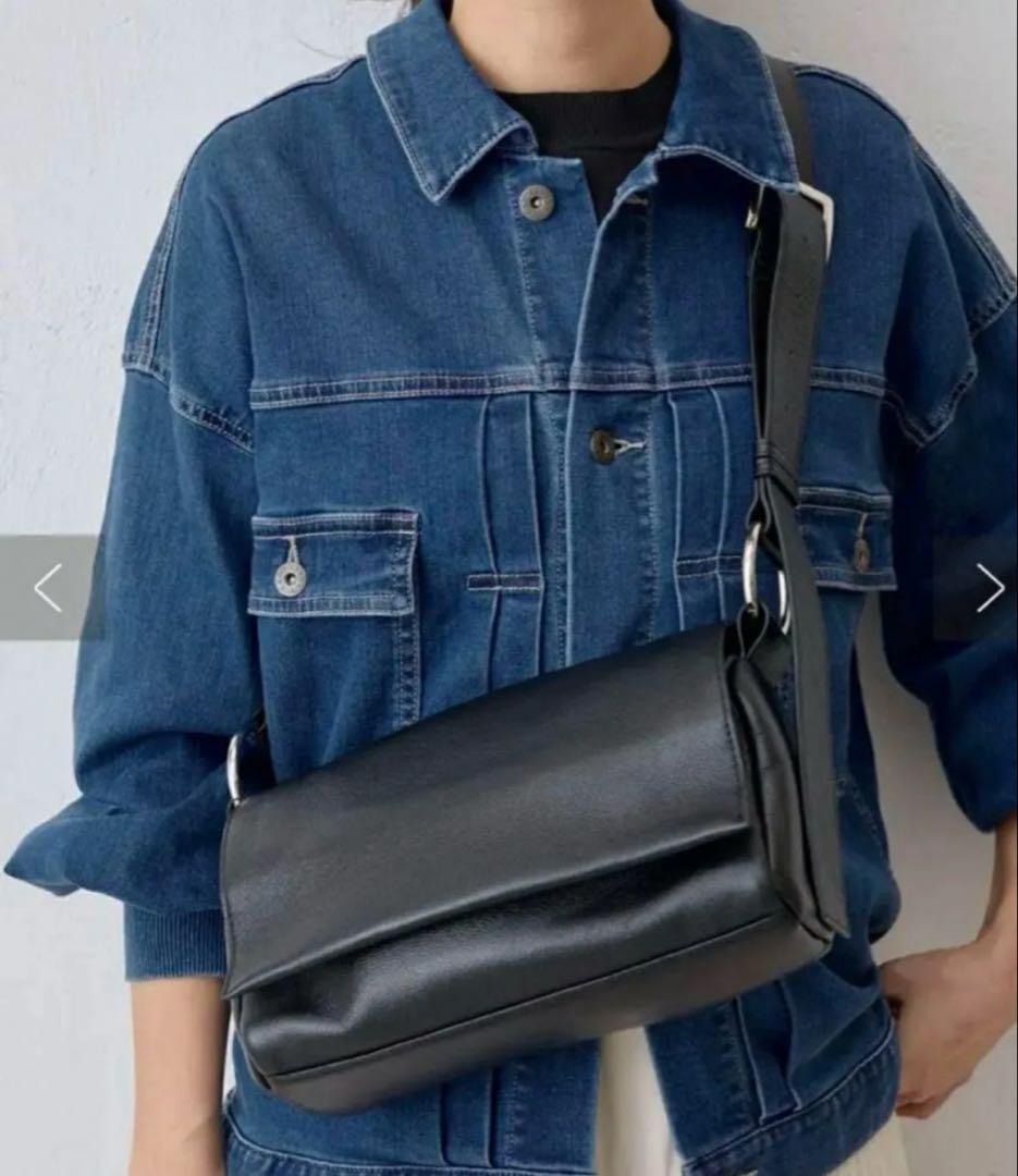 BEARDSLEY ビアズリー　レザーボディバッグ　ショルダーバッグ　ブラック 本革》ドットボディバッグ（ショルダーバッグ）｜BEARDSLEY