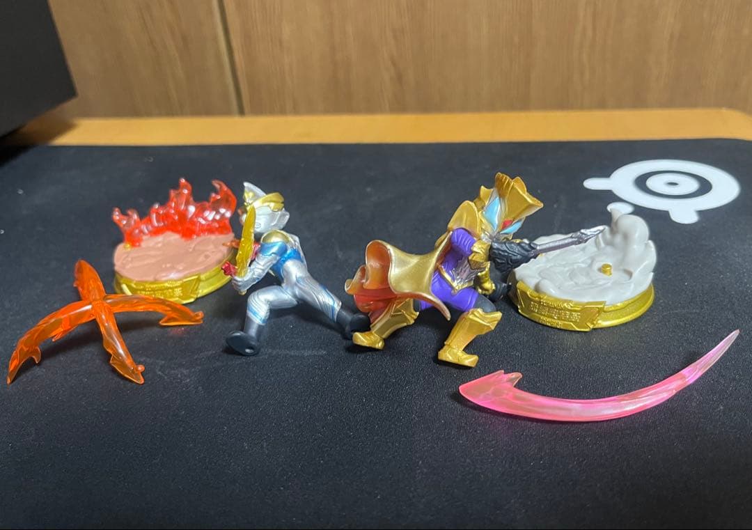 ウルトラマン 英雄集結 10体セット＋カード付き - メルカリ