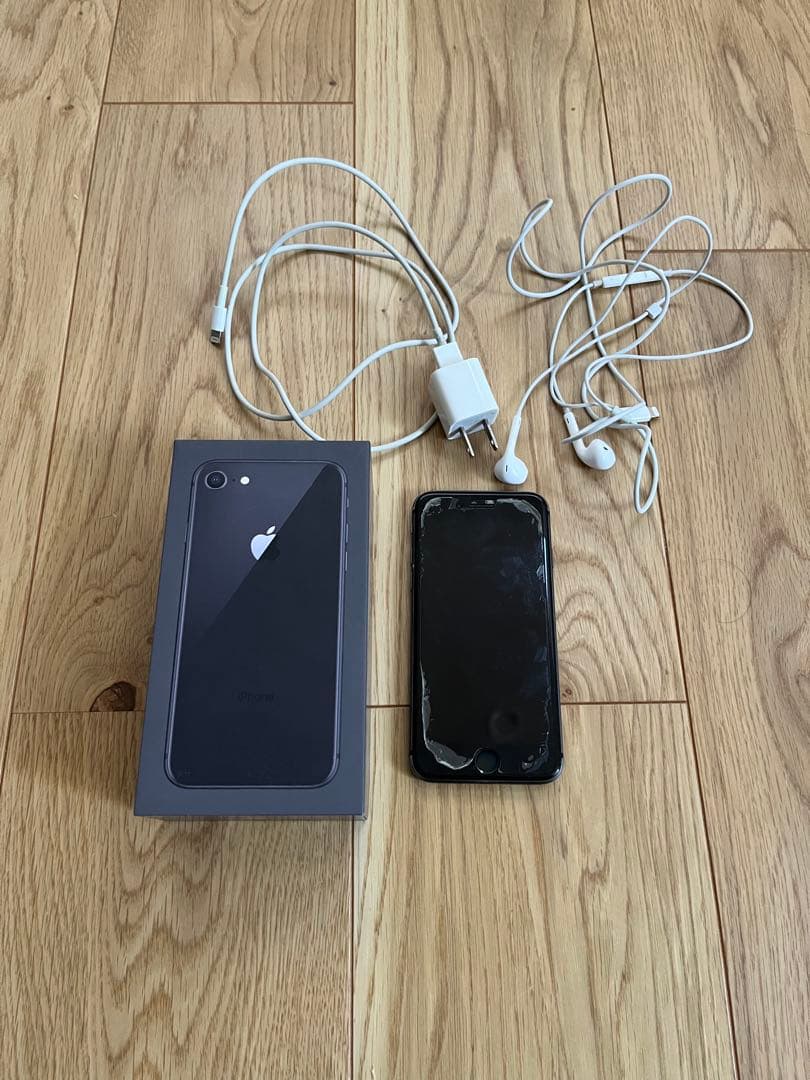 Apple iPhone 8 スペースグレー 本体　64GB Amazon.com: Apple iPhone 8 64GB Unlocked - Gray : Cell Phones