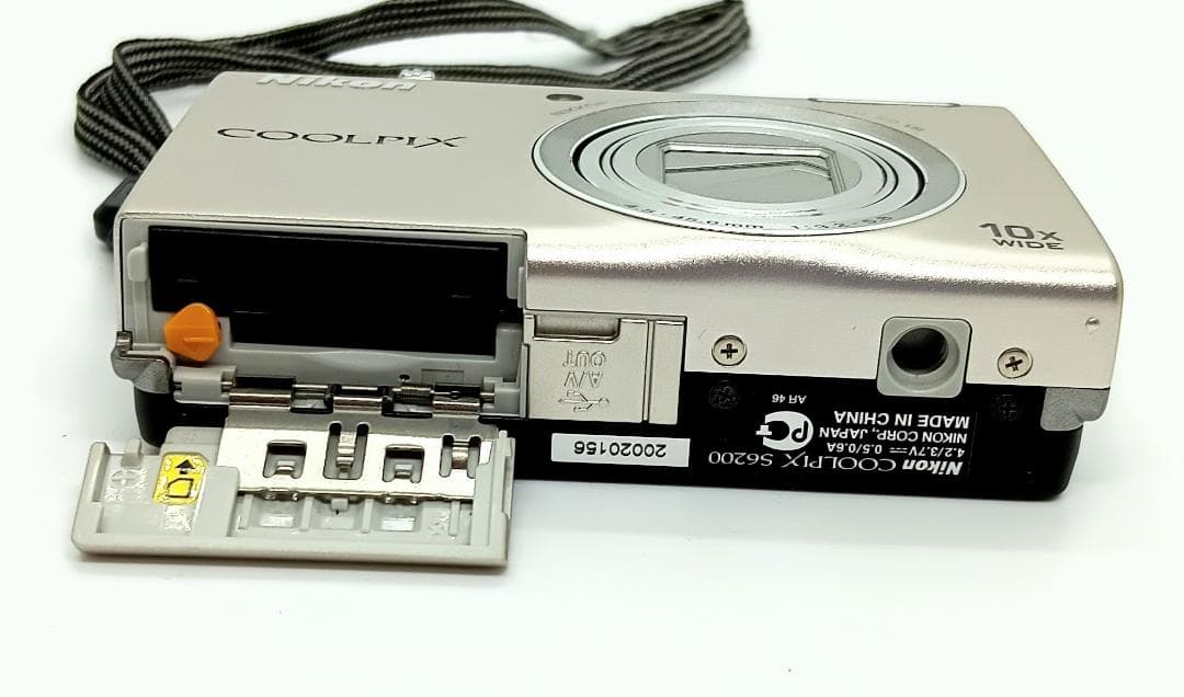 Nikon COOLPIX S6200 Silver 16.0MP 充電器付き