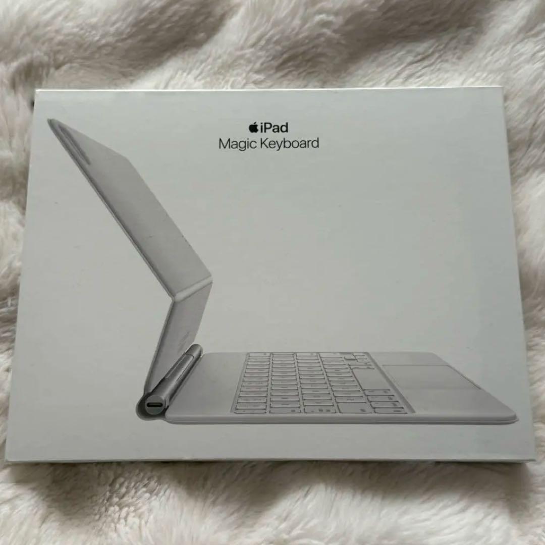 新品Apple iPad Magic Keyboard 日本語 MJQJ3J/A Apple 12.9インチiPad Pro(第6世代)用 Magic Keyboard 日本語 MJQL3J/A