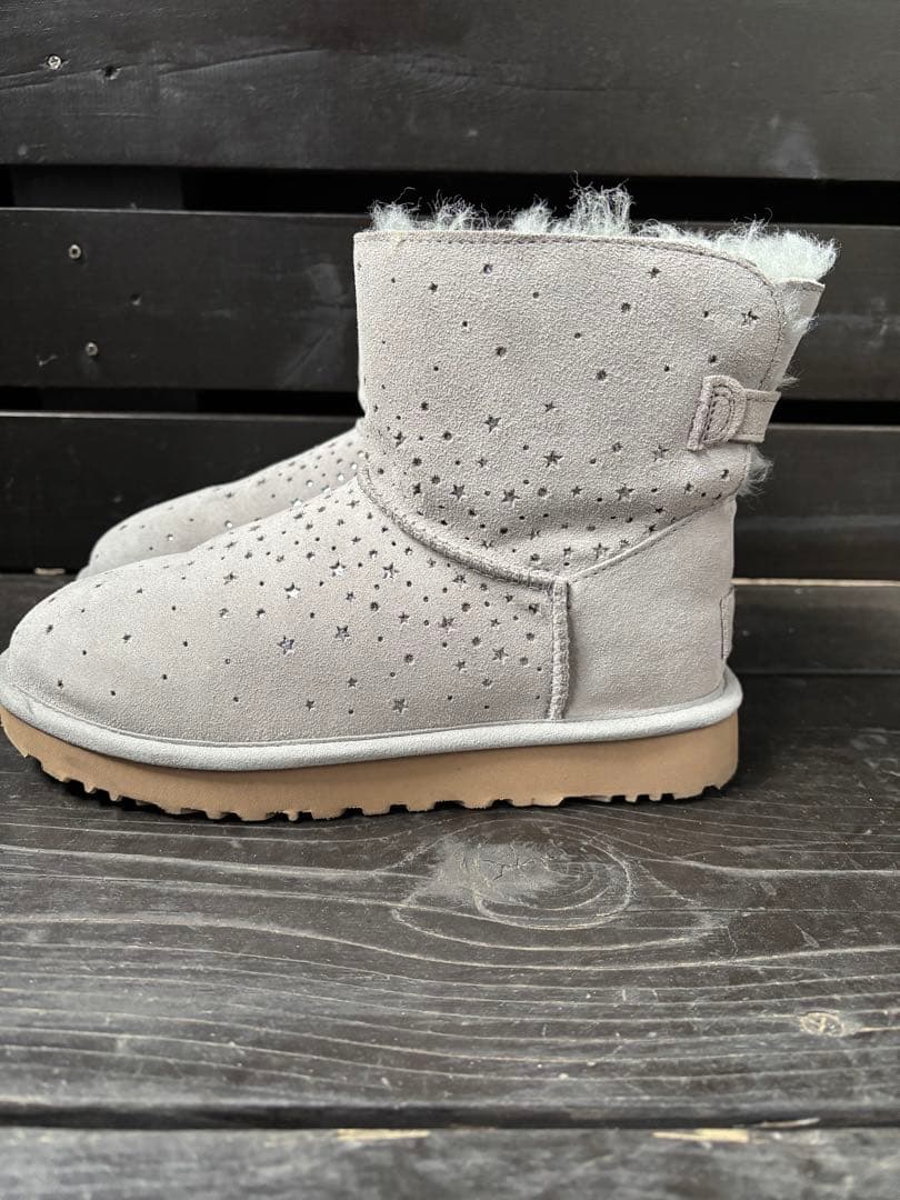 程度良好UGG グレー 星型デザインムートンブーツ - メルカリ