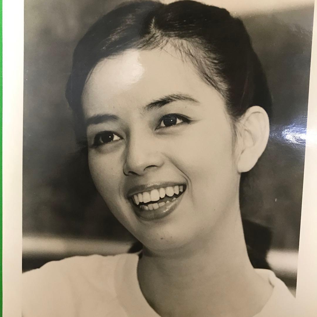 希少：昭和のアイドル岡田奈々：写真と直筆サイン - メルカリ