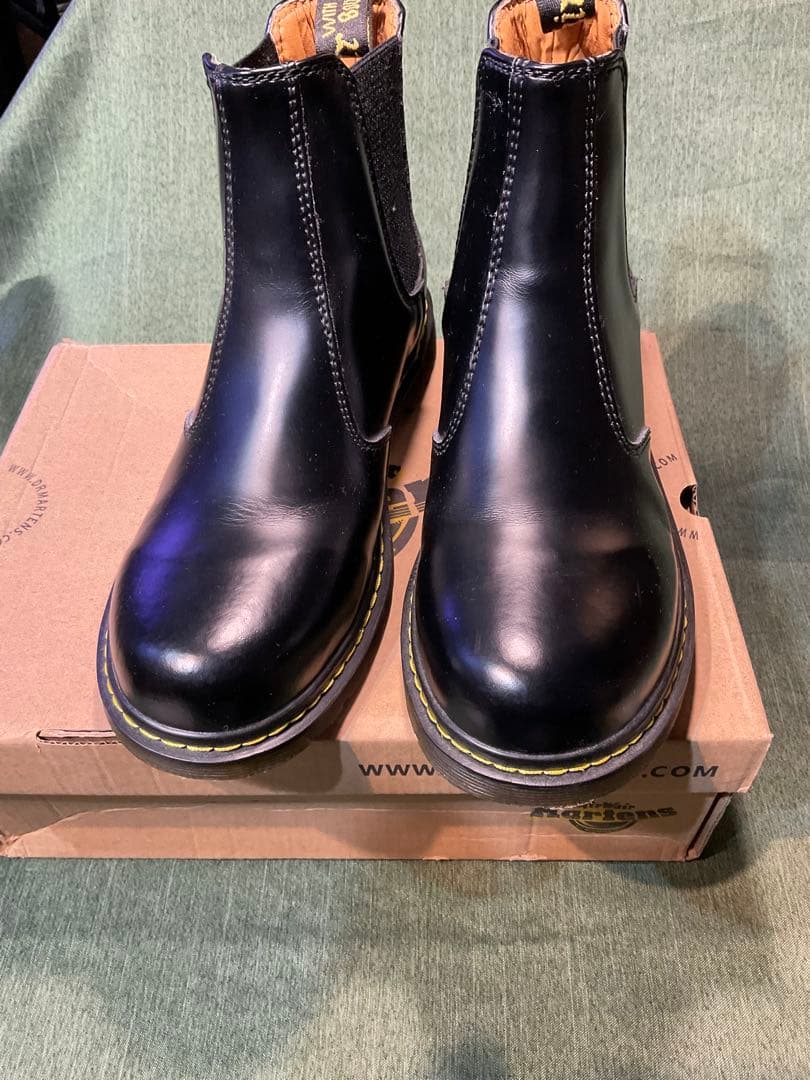 定番Dr.Martens サイドゴアチェルシーブーツ新品同様EU42 UK8 - メルカリ