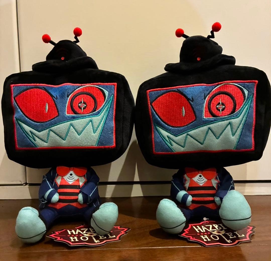 ラウンドワン限定 ハズビンホテルへようこそ おすわりぬいぐるみ　ヴォックス　2体 ハズビン・ホテルへようこそ おすわりぬいぐるみ① | 商品紹介 | 株式