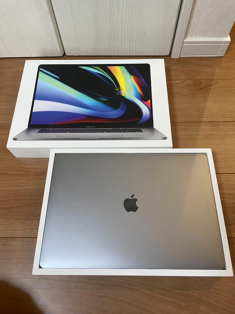 シルバー MacBook 本体 A4121　箱付き Apple MacBook Pro Retinaディスプレイ 1400/13.3 MXK72J/A [シルバー