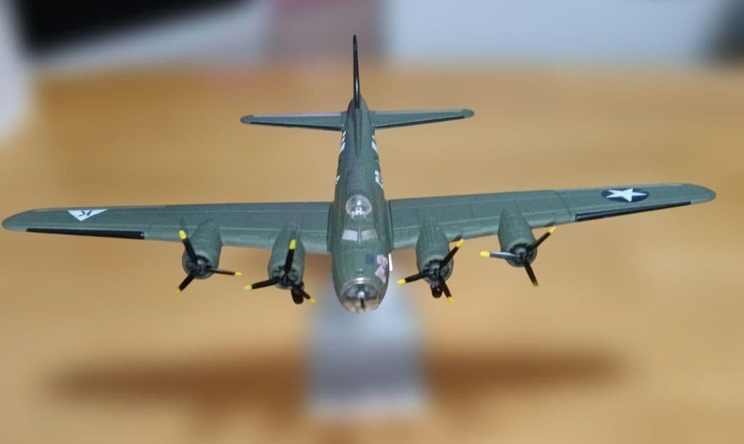 ボーイング B-17 フライングフォートレス（Flying Fortress） - メルカリ