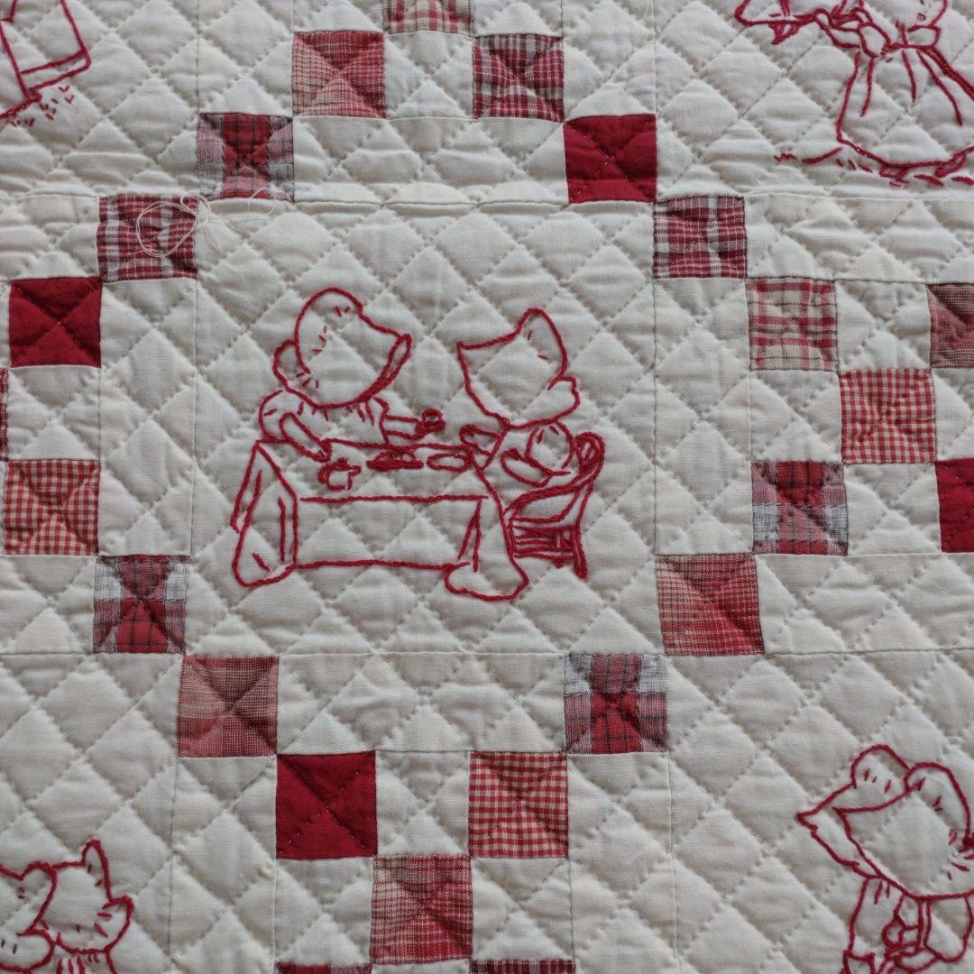 パッチワーク 刺繍 タペストリー スーちゃん 赤 - メルカリ