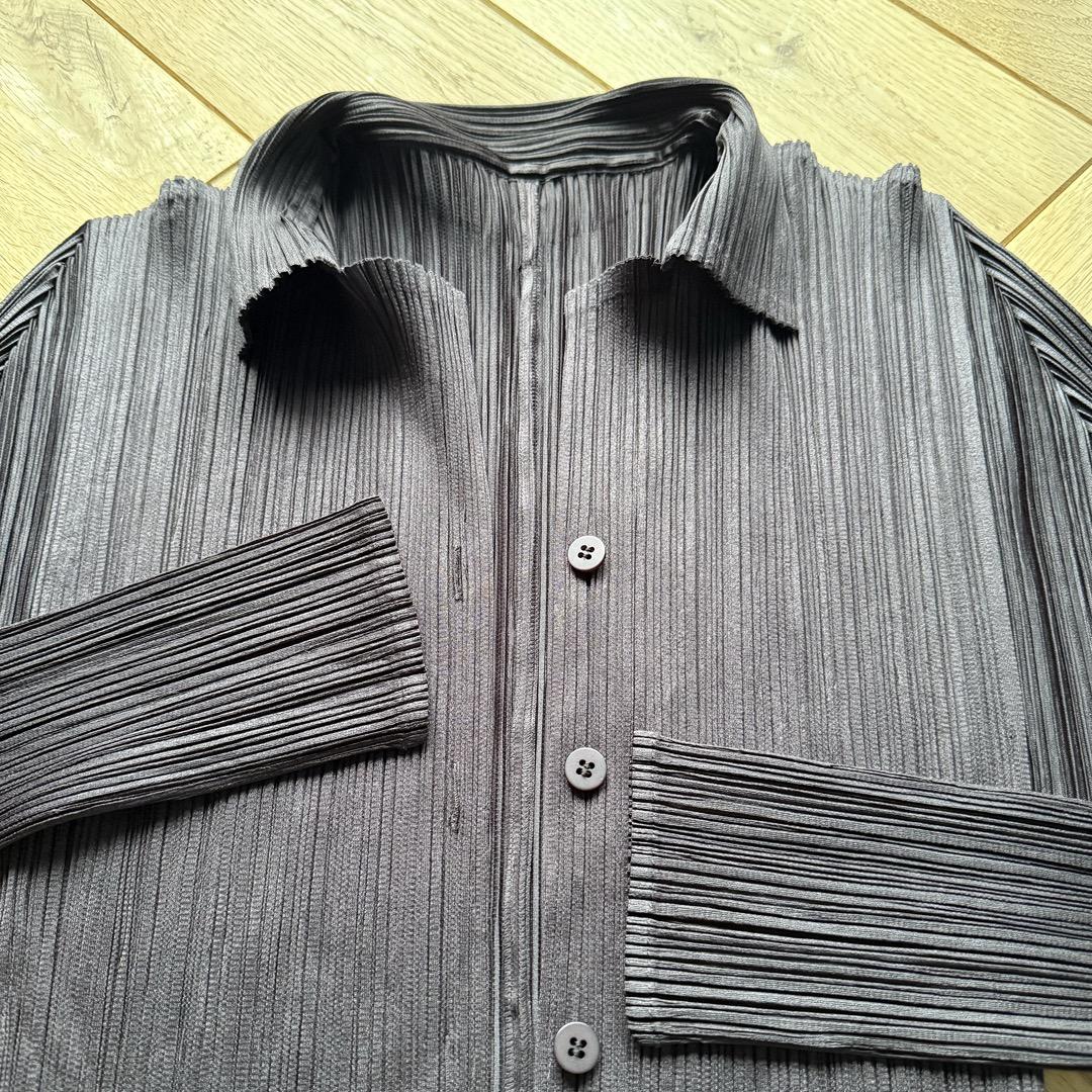 イッセイミヤケ【プリーツ プリーズ】襟付きシャツ／こげ茶 - メルカリ