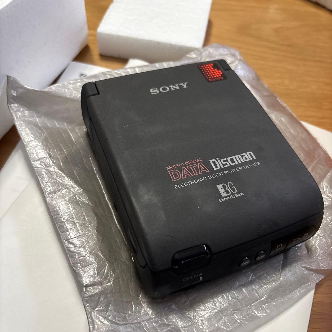 レトロな初期の電子リーダー ソニー DATA Discman DD-1EX/1 - メルカリ